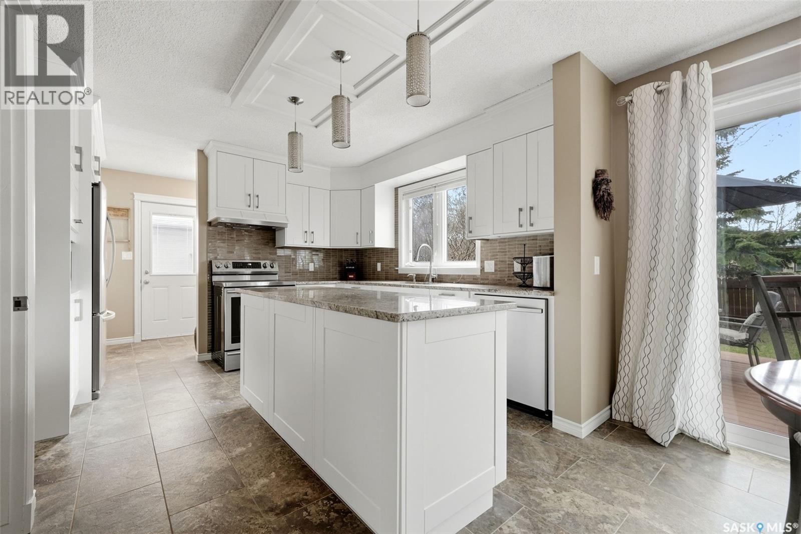 7 Cowie Road, Regina, SK - Indoor Photo Showing Kitchen