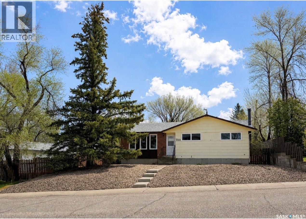 723 Field Drive, Swift Current, SK