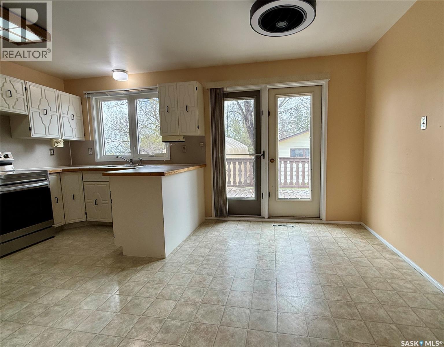 723 Field Drive, Swift Current, SK