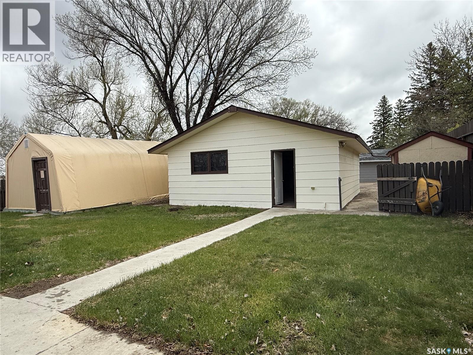 723 Field Drive, Swift Current, SK