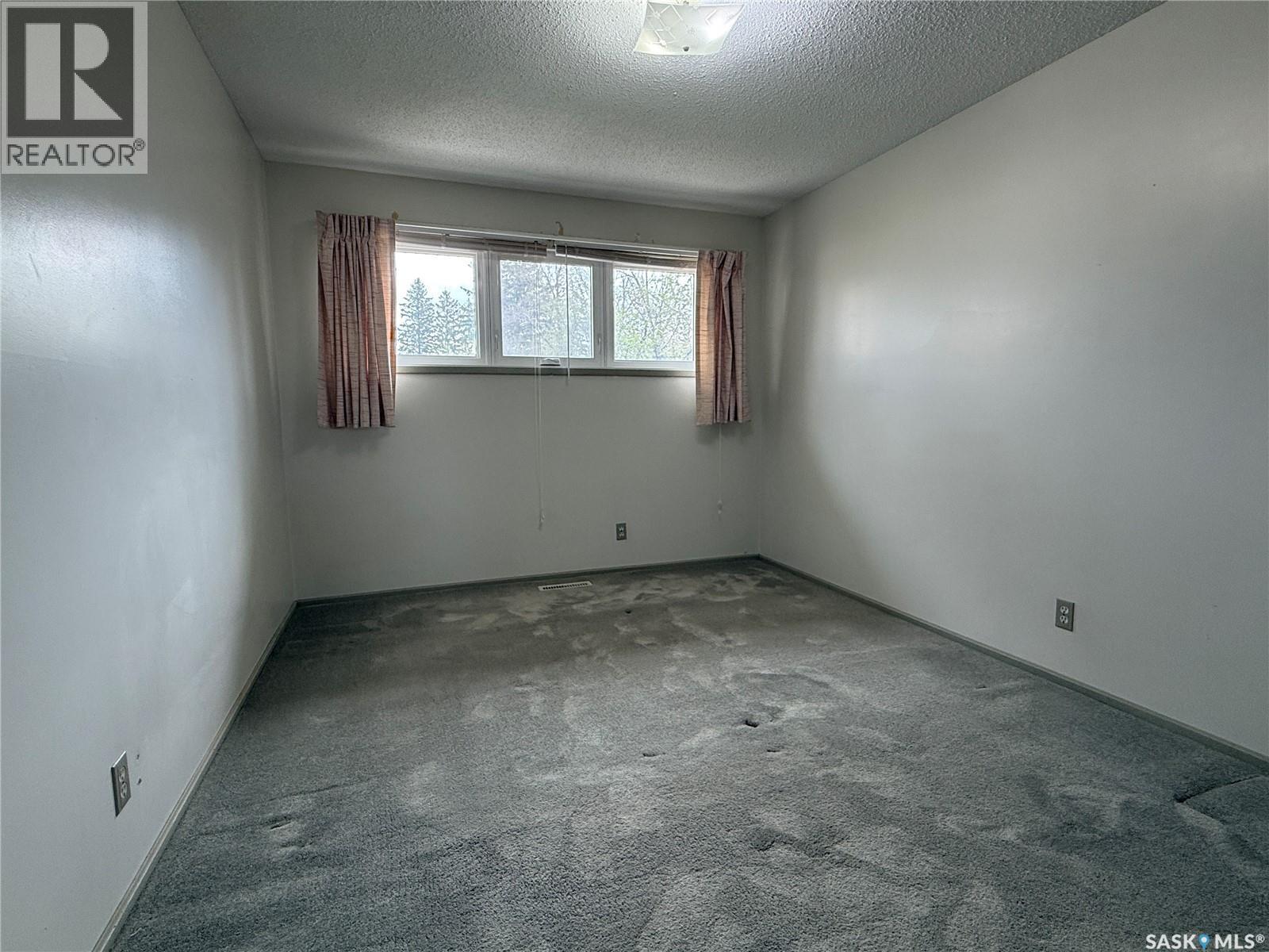 723 Field Drive, Swift Current, SK