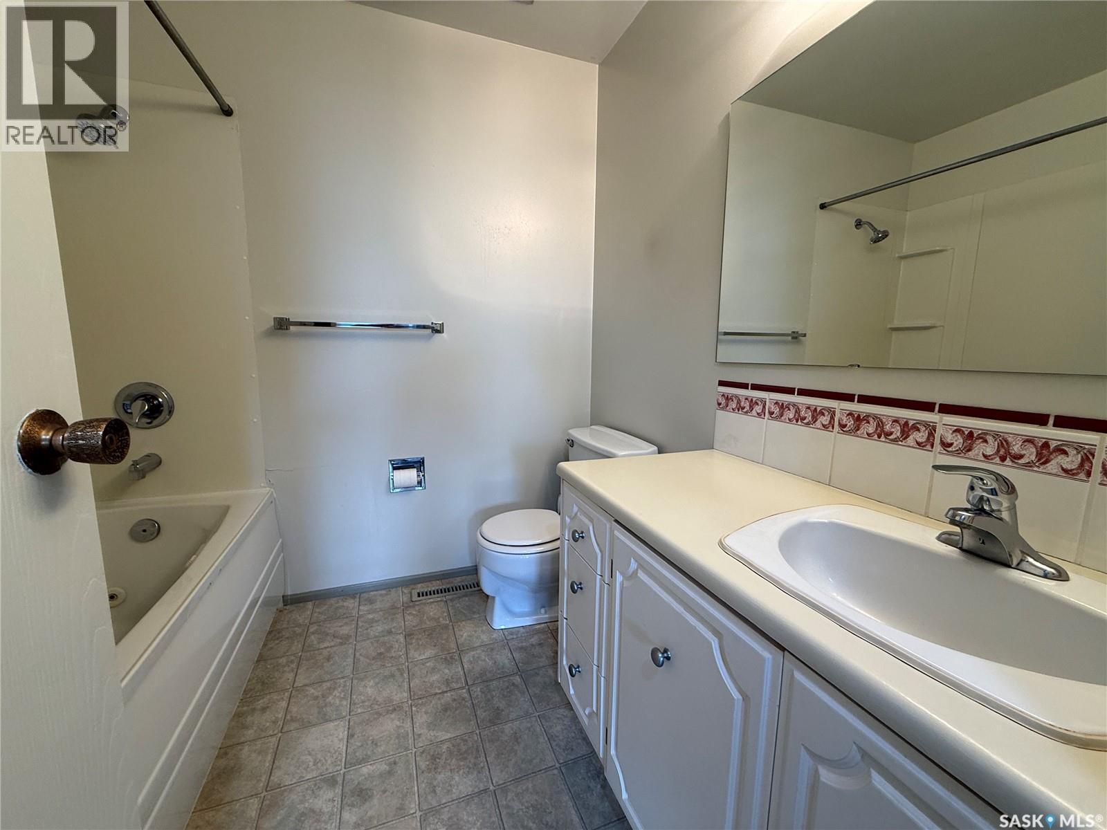 723 Field Drive, Swift Current, SK