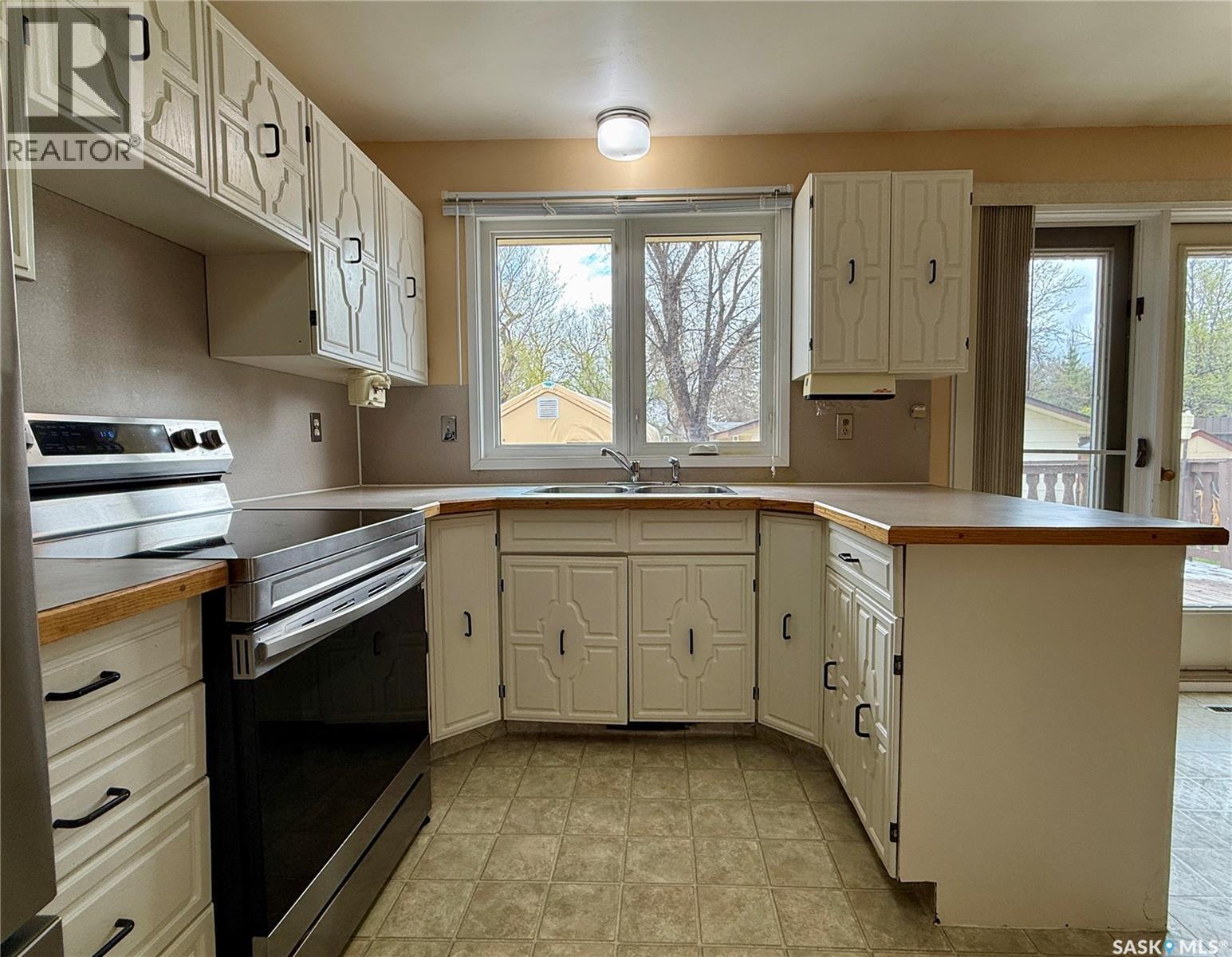 723 Field Drive, Swift Current, SK