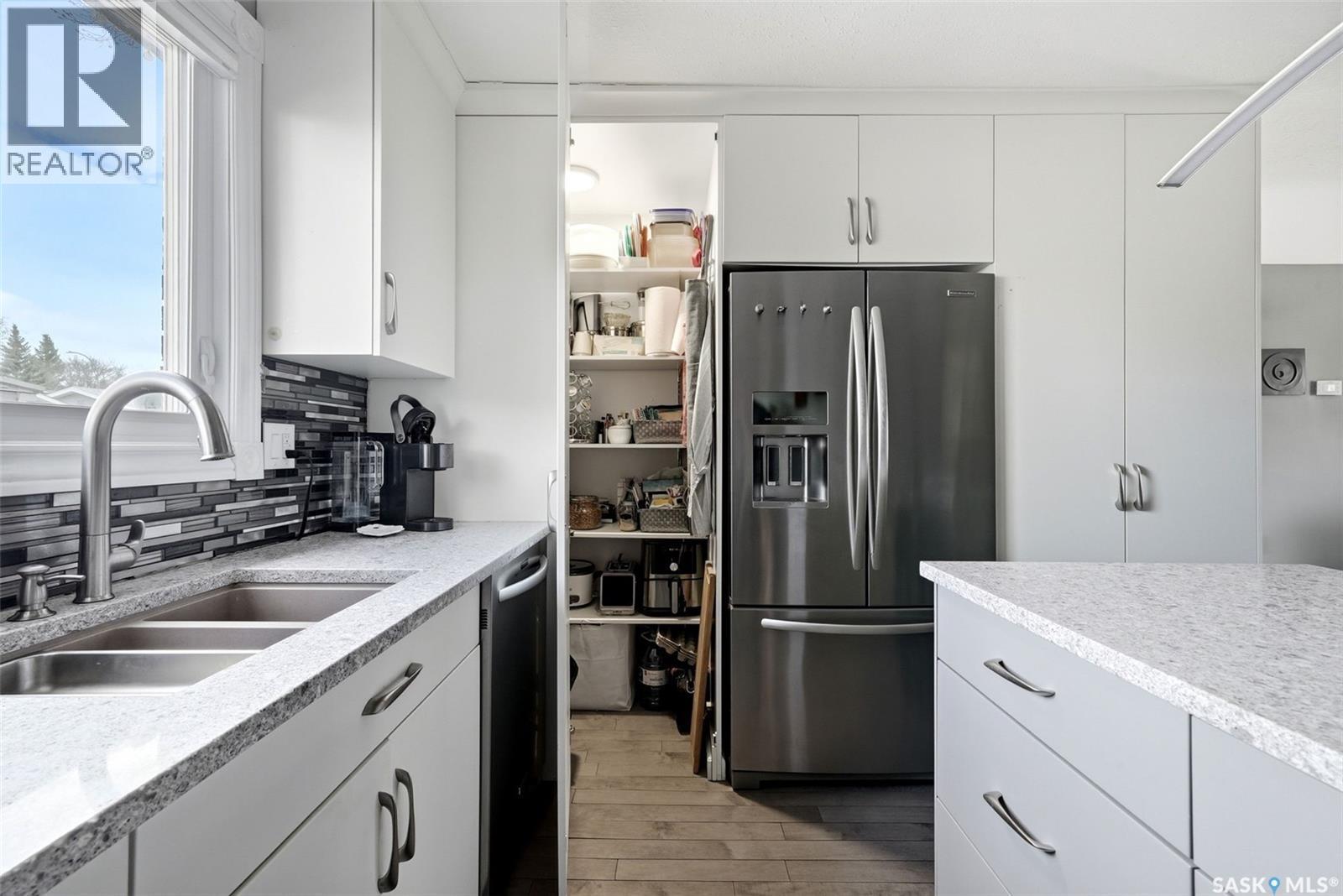35 Spruceview Road, Regina, SK - Indoor Photo Showing Kitchen With Double Sink