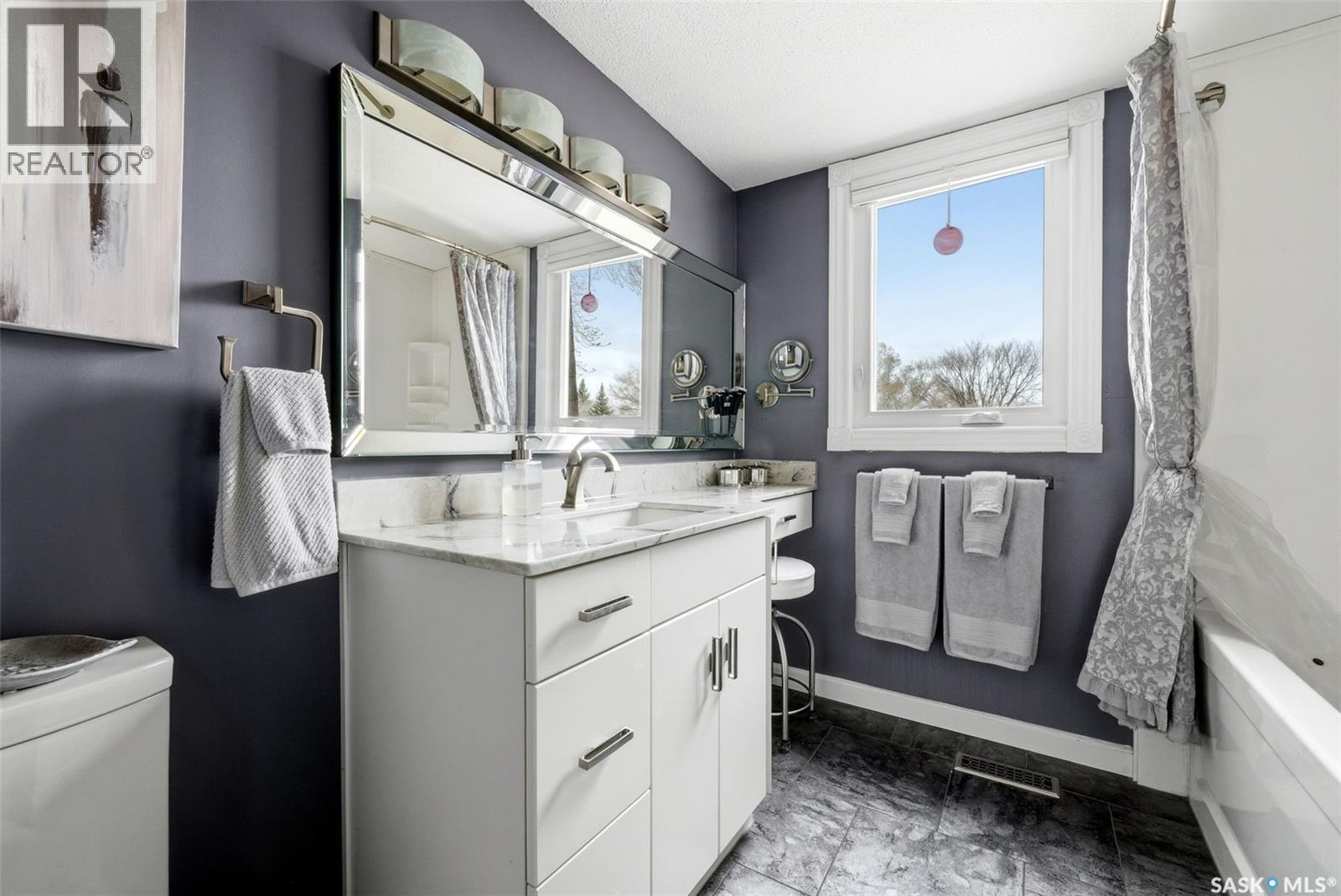 35 Spruceview Road, Regina, SK - Indoor Photo Showing Bathroom
