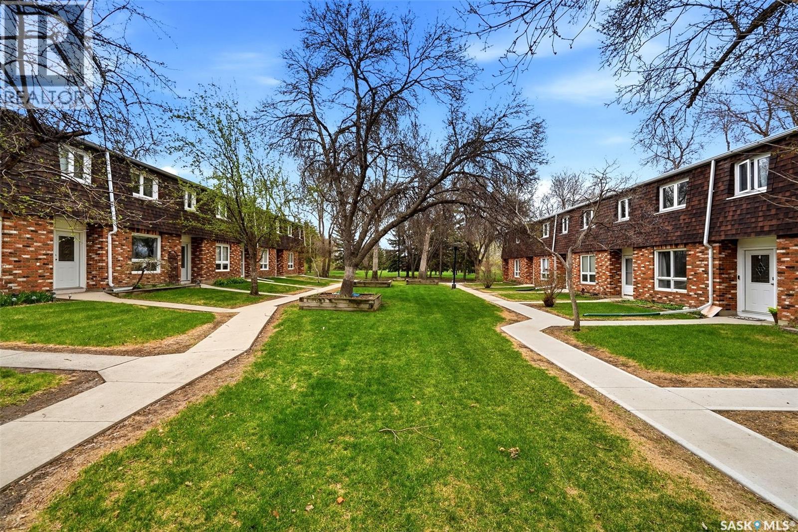 35 Spruceview Road, Regina, SK - Outdoor