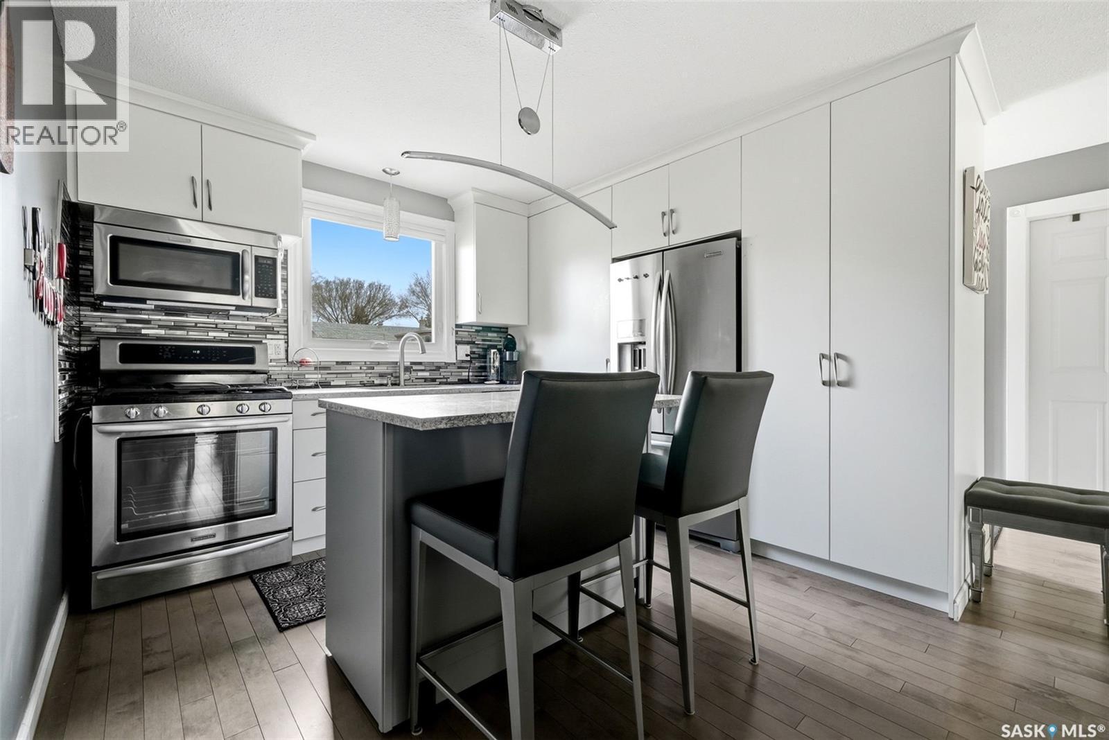 35 Spruceview Road, Regina, SK - Indoor Photo Showing Kitchen