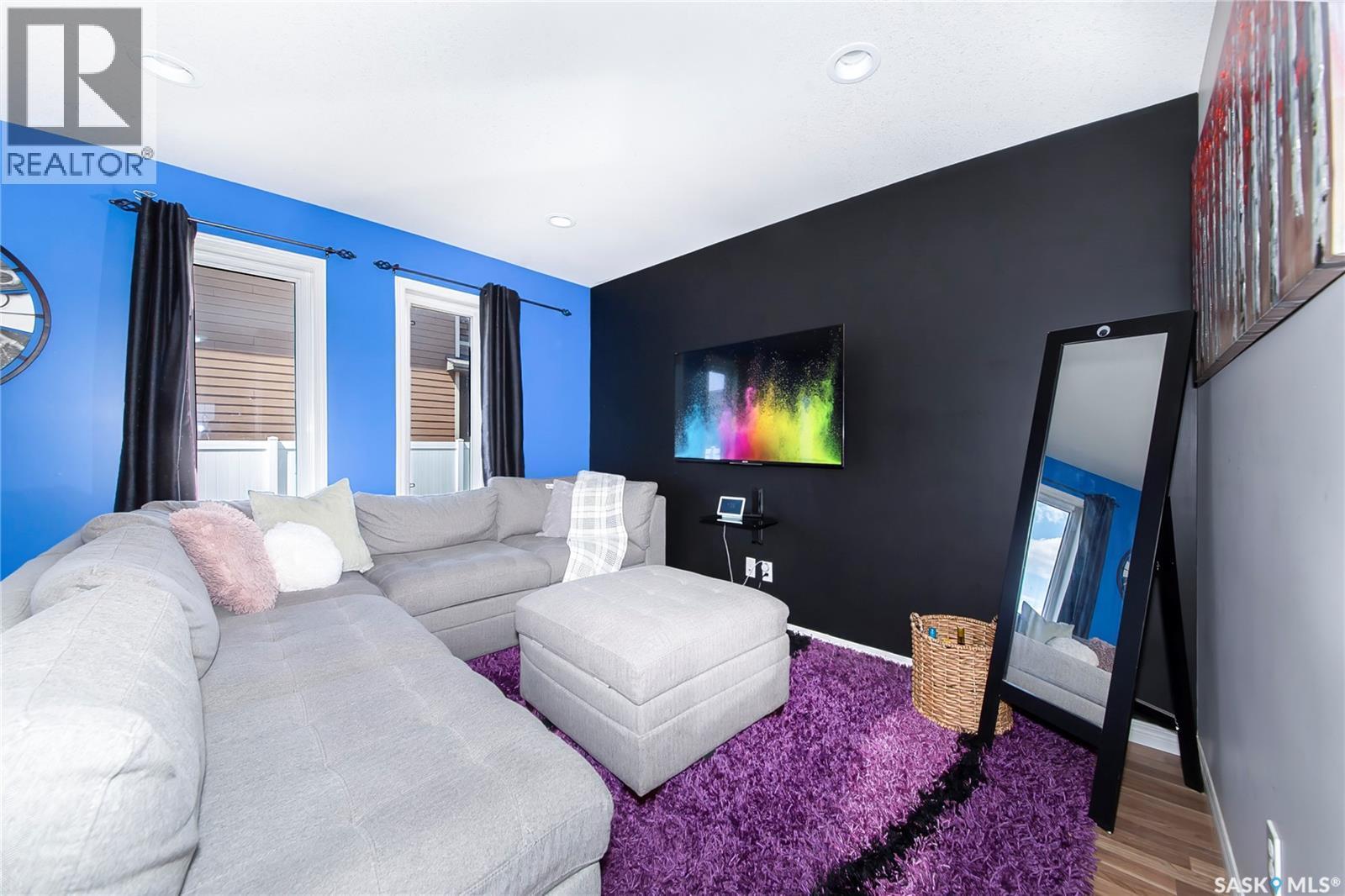 2 547 East Hampton Boulevard, Saskatoon, SK - Indoor