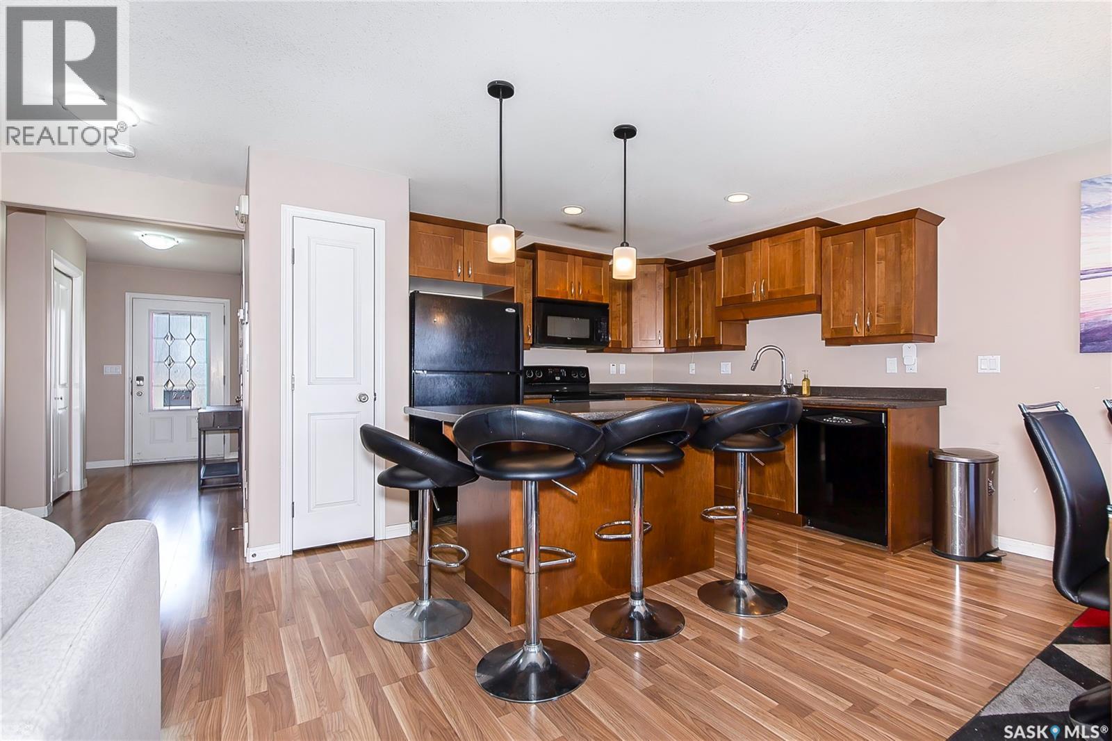 2 547 East Hampton Boulevard, Saskatoon, SK - Indoor Photo Showing Kitchen