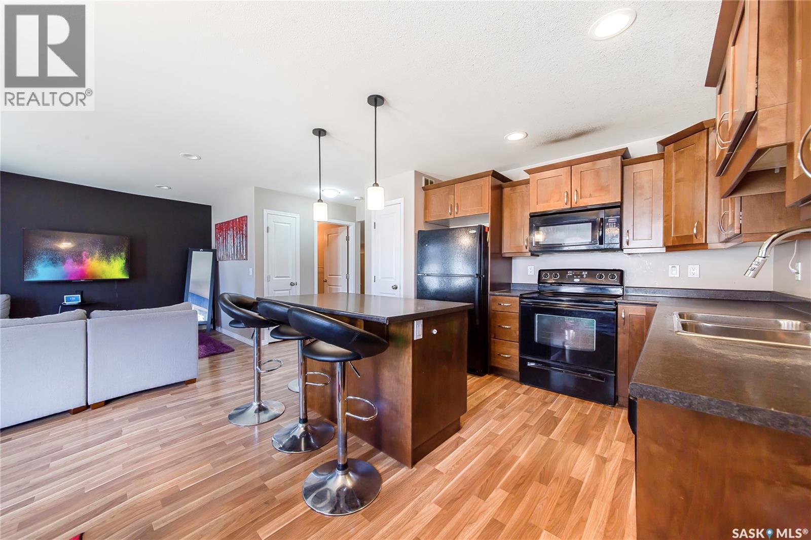 2 547 East Hampton Boulevard, Saskatoon, SK - Indoor Photo Showing Kitchen With Double Sink