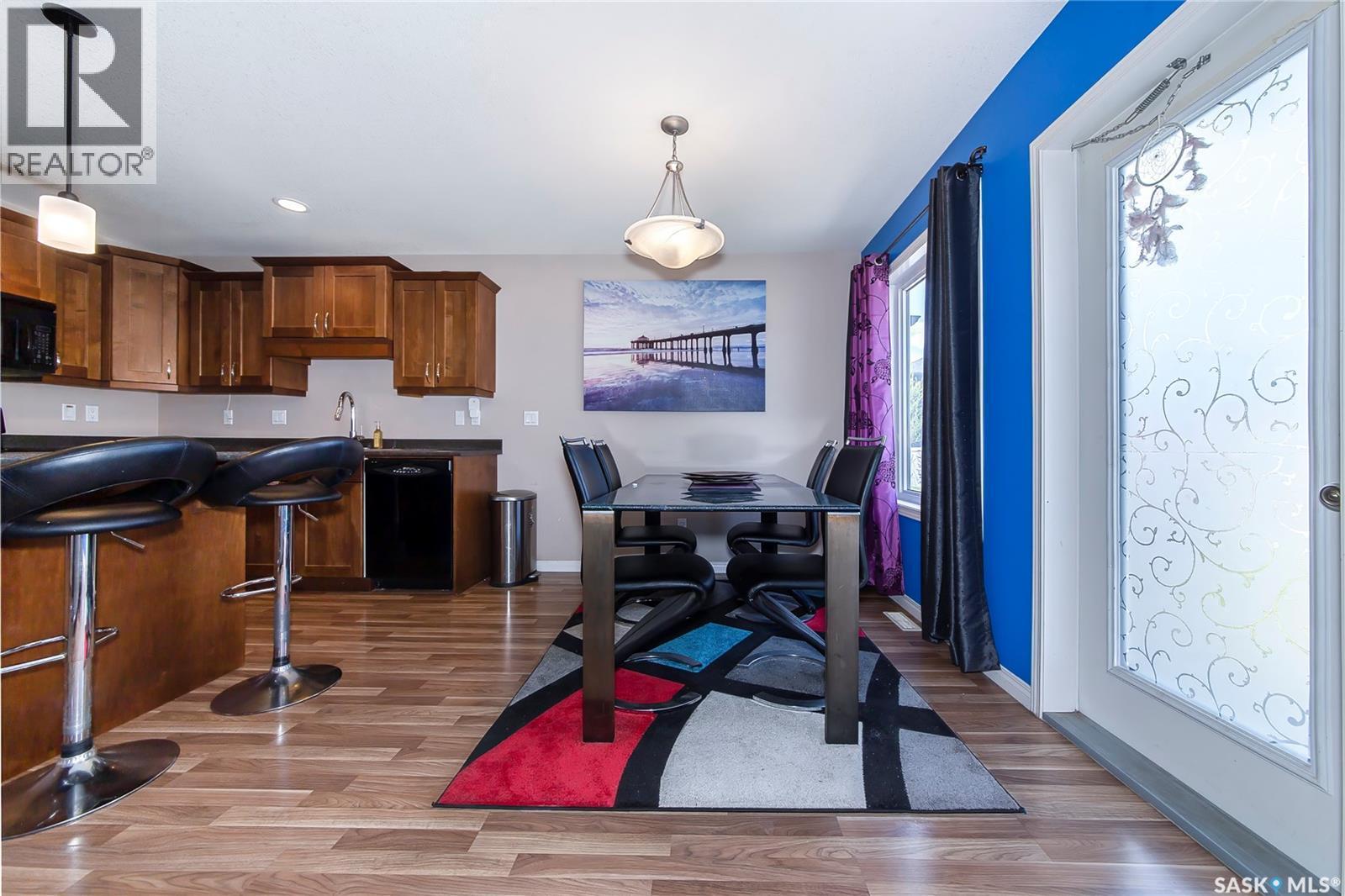 2 547 East Hampton Boulevard, Saskatoon, SK - Indoor