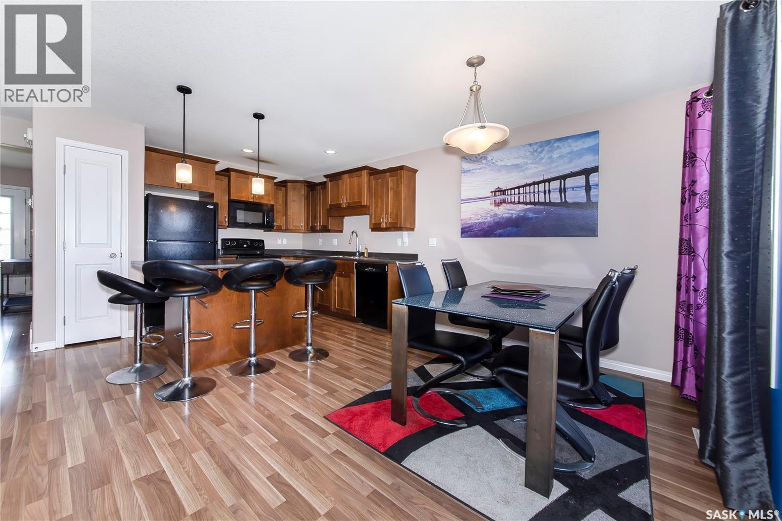 2 547 East Hampton Boulevard, Saskatoon, SK - Indoor