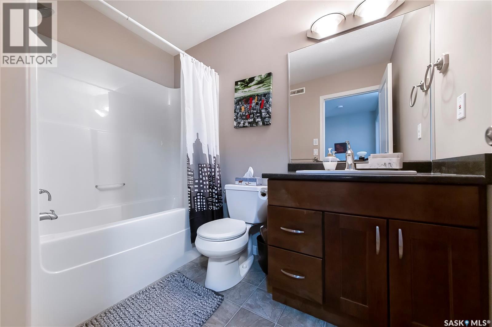2 547 East Hampton Boulevard, Saskatoon, SK - Indoor Photo Showing Bathroom