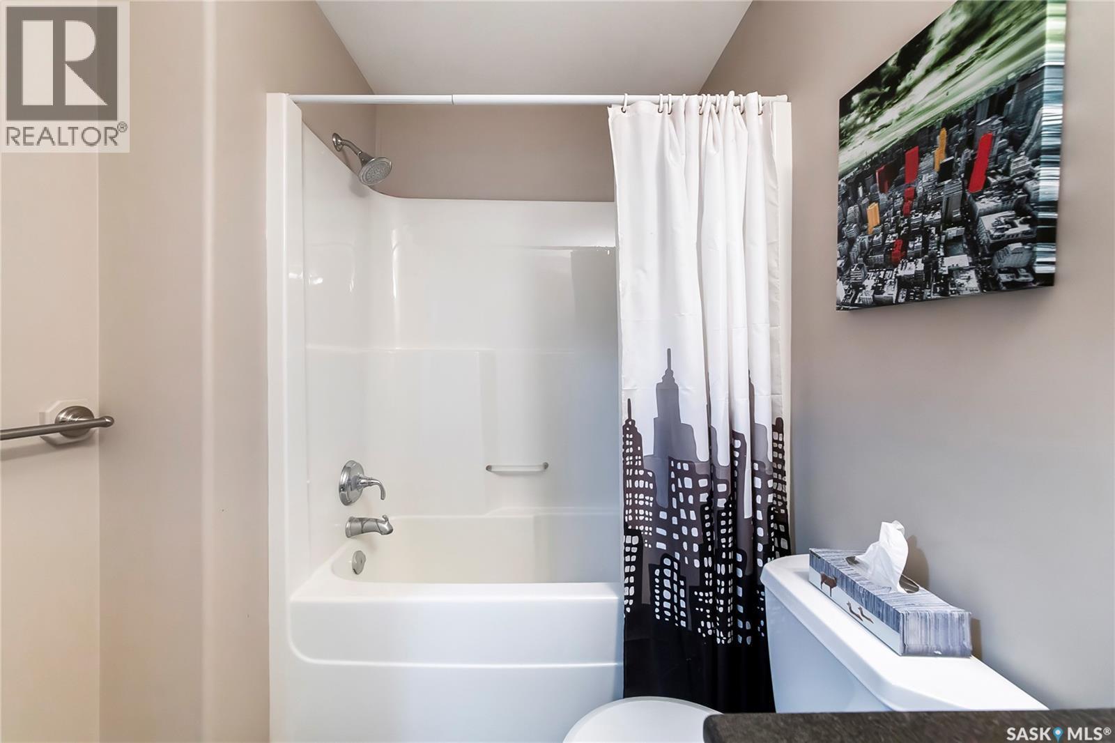 2 547 East Hampton Boulevard, Saskatoon, SK - Indoor Photo Showing Bathroom
