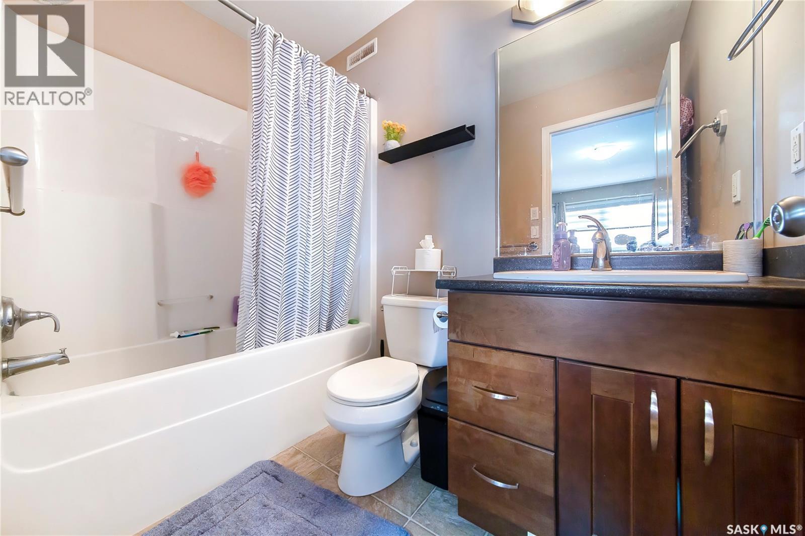 2 547 East Hampton Boulevard, Saskatoon, SK - Indoor Photo Showing Bathroom
