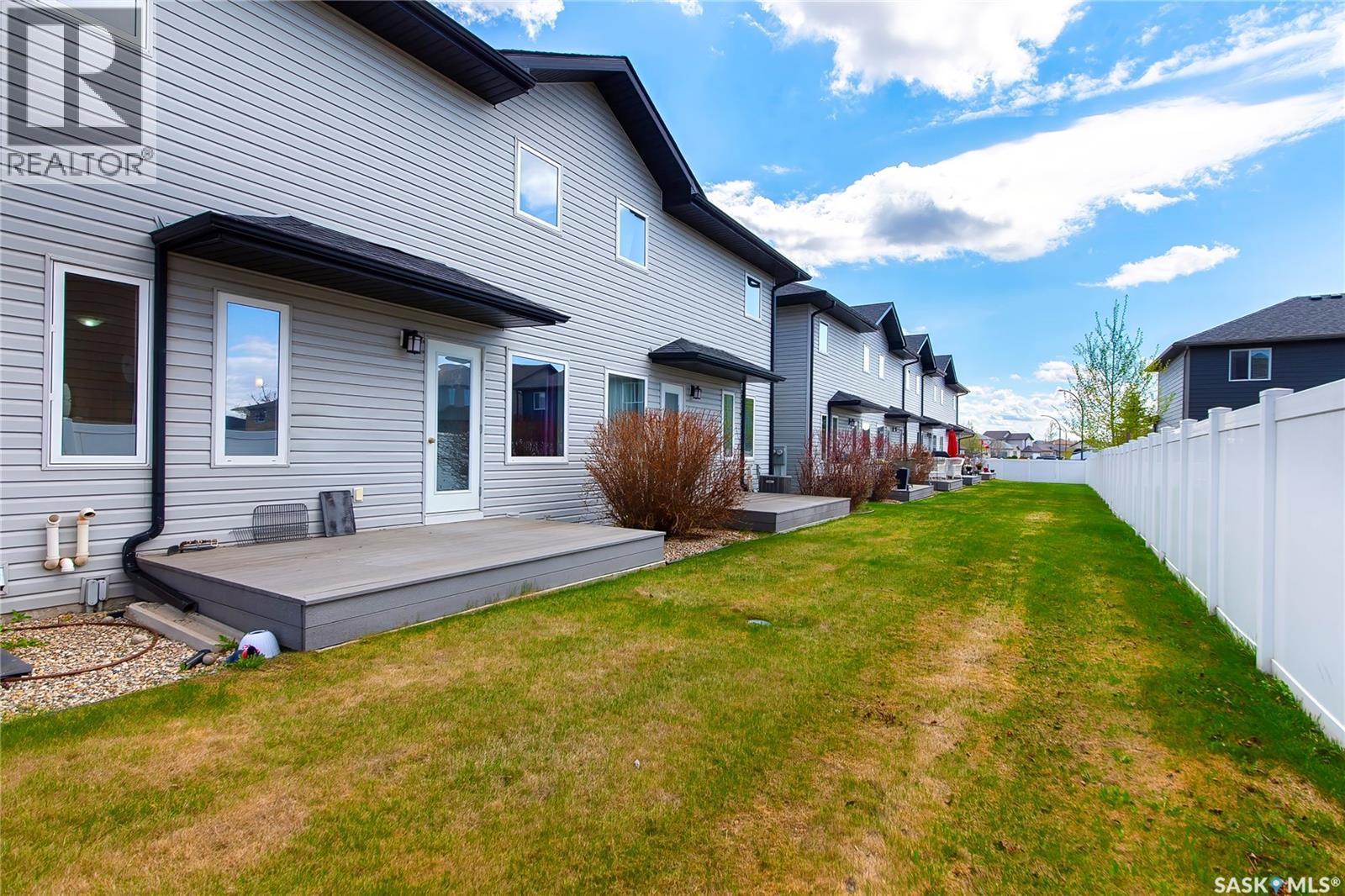 2 547 East Hampton Boulevard, Saskatoon, SK - Outdoor With Deck Patio Veranda