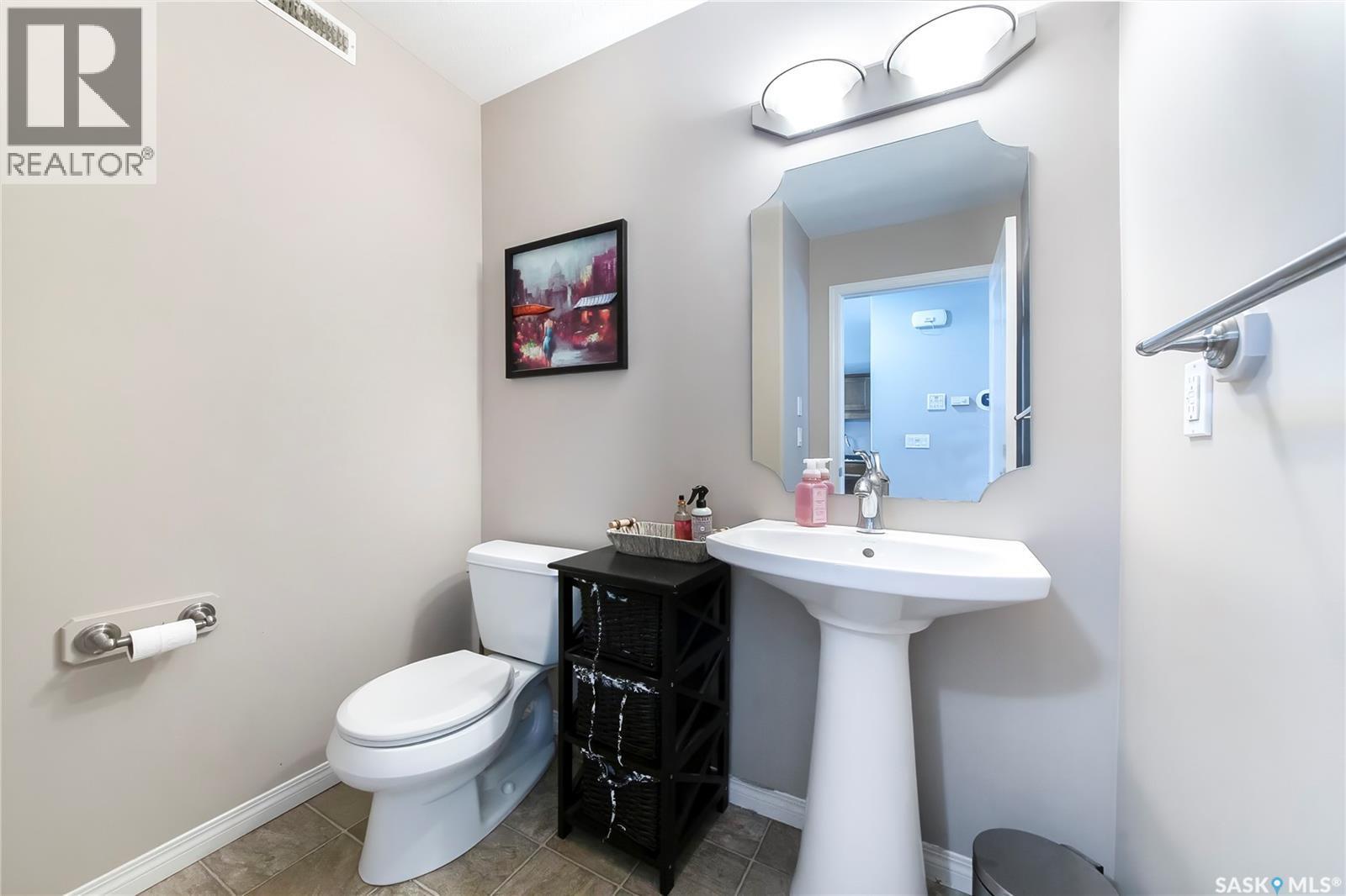 2 547 East Hampton Boulevard, Saskatoon, SK - Indoor Photo Showing Bathroom