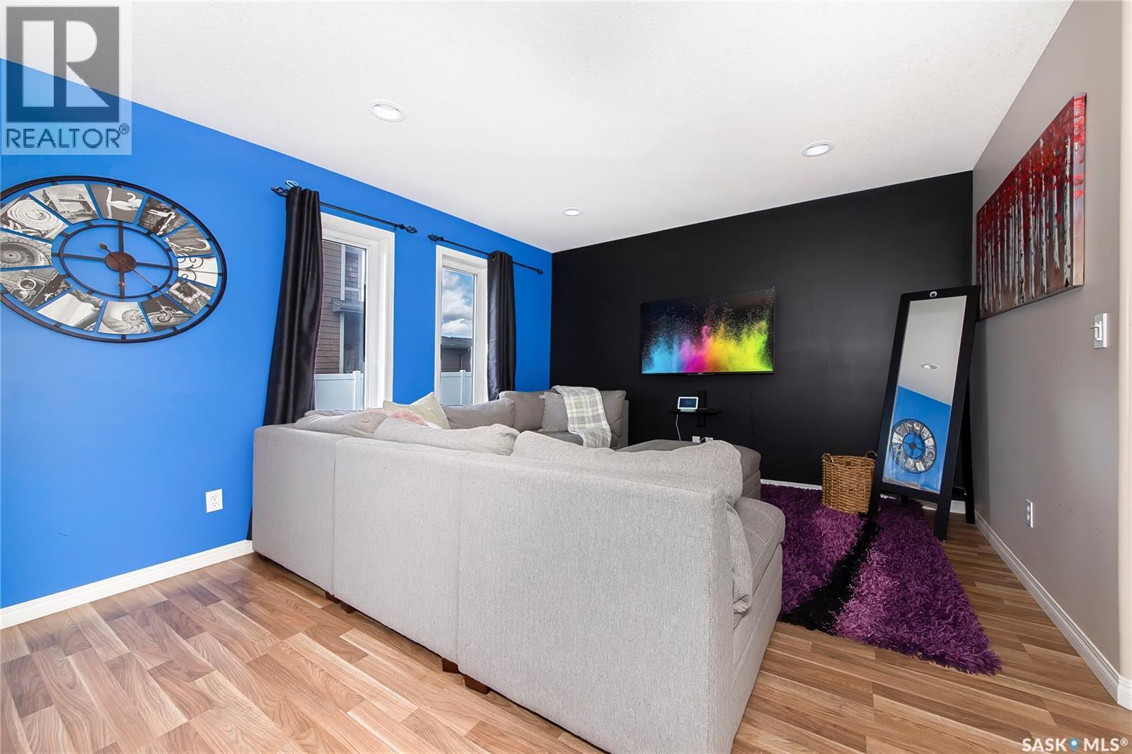 2 547 East Hampton Boulevard, Saskatoon, SK - Indoor