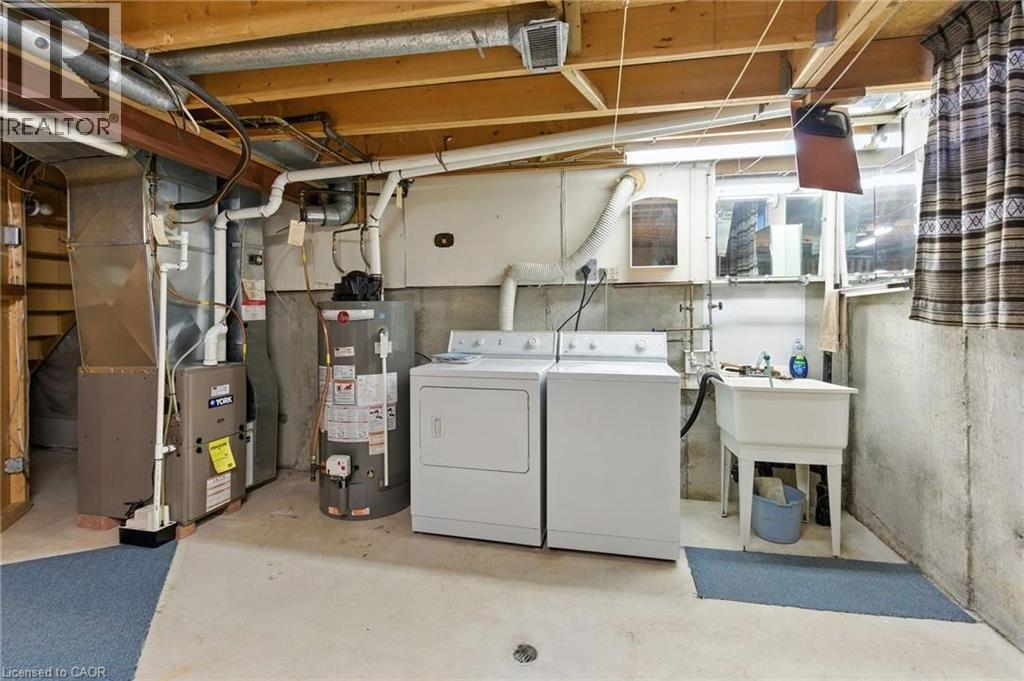 39 Megna Court, Hamilton, ON - Indoor Photo Showing Laundry Room