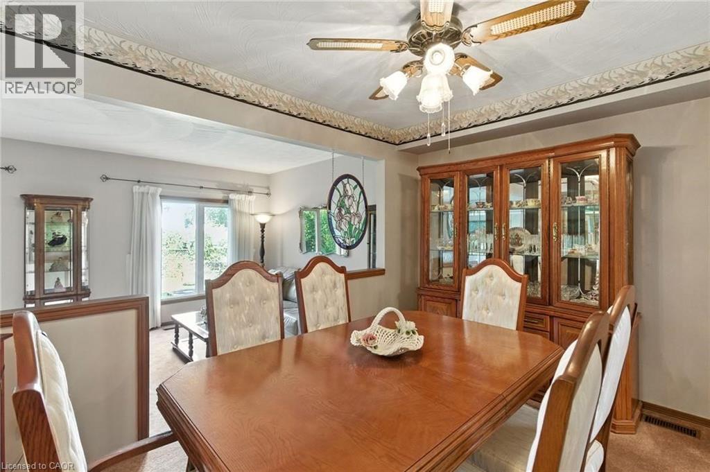 39 Megna Court, Hamilton, ON - Indoor Photo Showing Dining Room