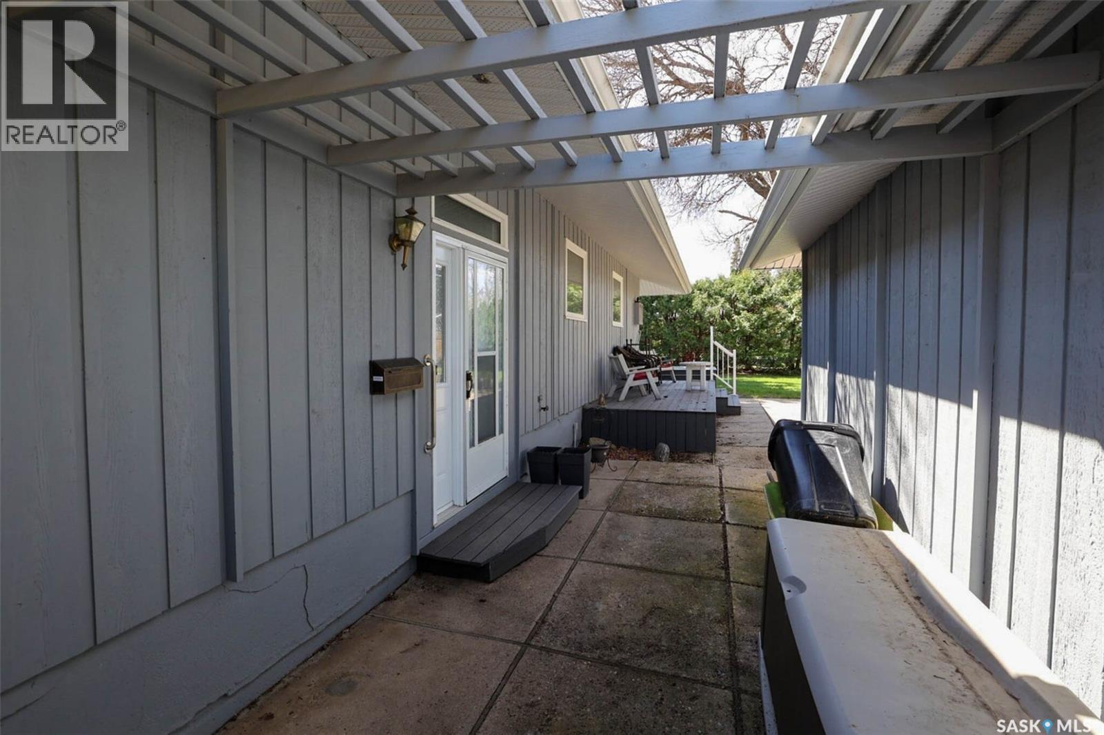 97 Compton Road, Regina, SK - Outdoor With Exterior