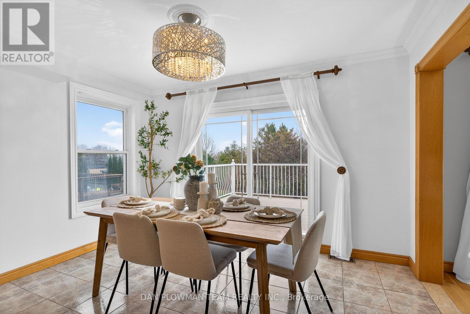 357 Powell Road, Whitby, ON - Indoor Photo Showing Dining Room