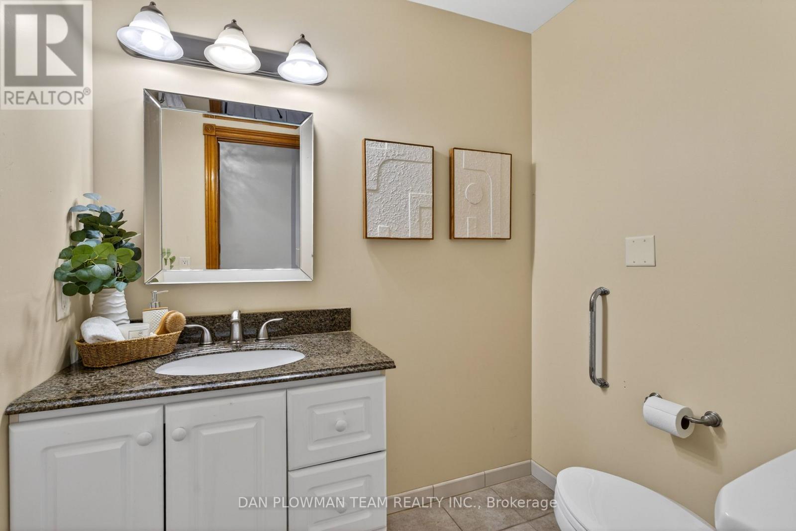 357 Powell Road, Whitby, ON - Indoor Photo Showing Bathroom