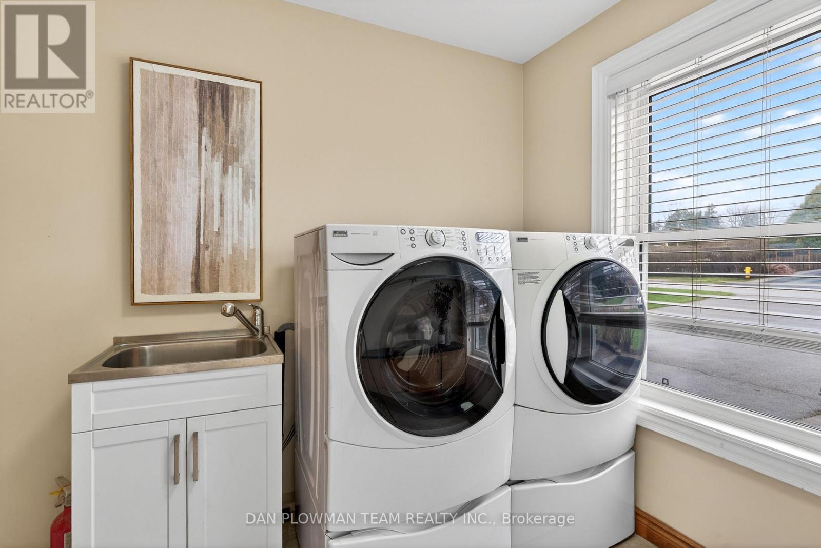 357 Powell Road, Whitby, ON - Indoor Photo Showing Laundry Room