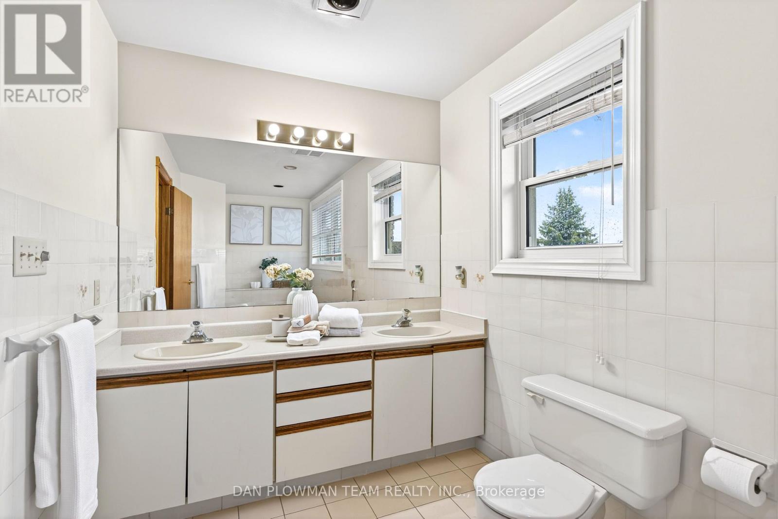 357 Powell Road, Whitby, ON - Indoor Photo Showing Bathroom