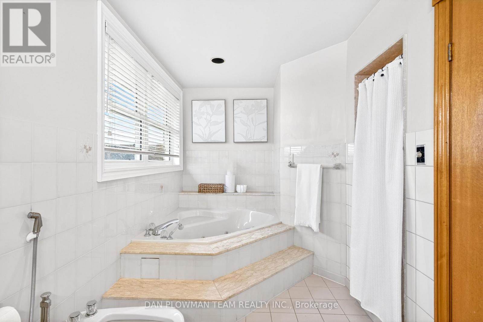 357 Powell Road, Whitby, ON - Indoor Photo Showing Bathroom