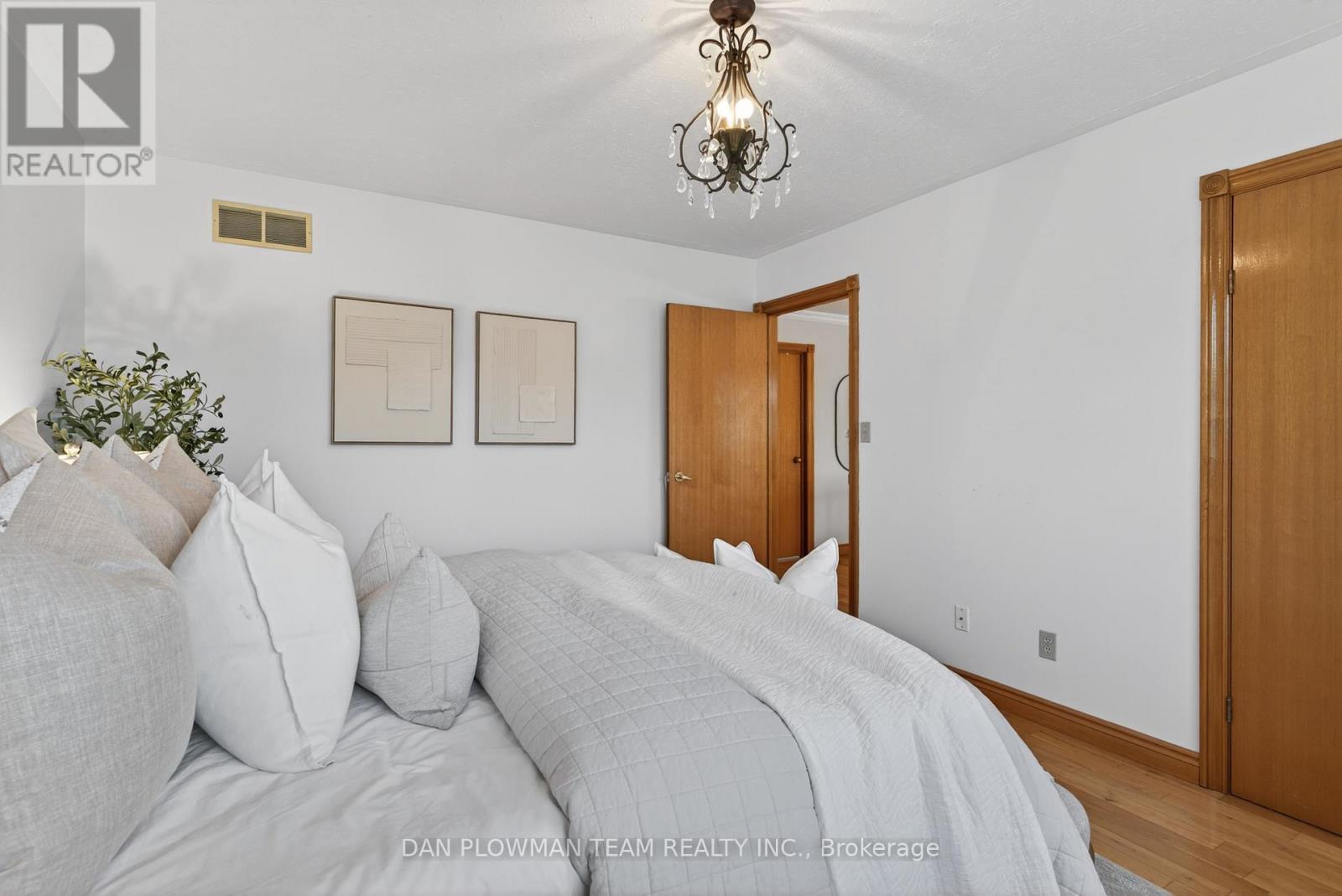 357 Powell Road, Whitby, ON - Indoor Photo Showing Bedroom