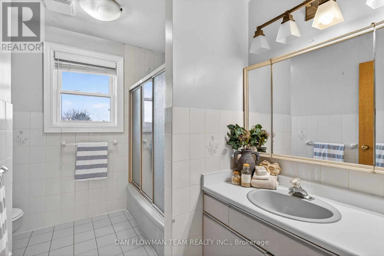 357 Powell Road, Whitby, ON - Indoor Photo Showing Bathroom