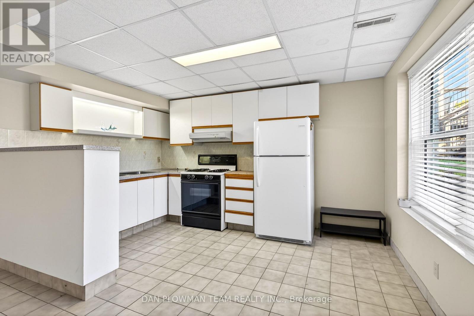 357 Powell Road, Whitby, ON - Indoor Photo Showing Kitchen