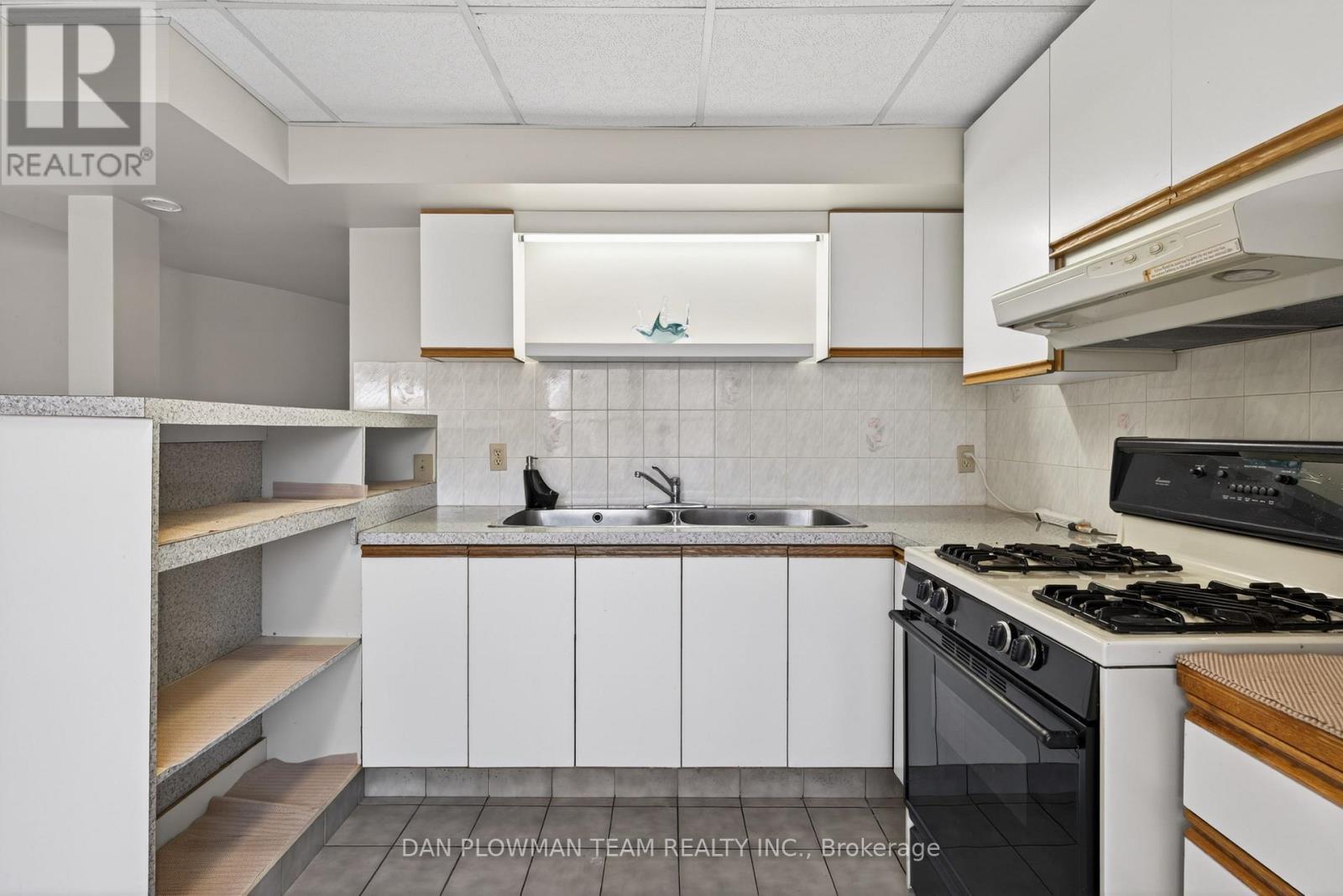 357 Powell Road, Whitby, ON - Indoor Photo Showing Kitchen With Double Sink