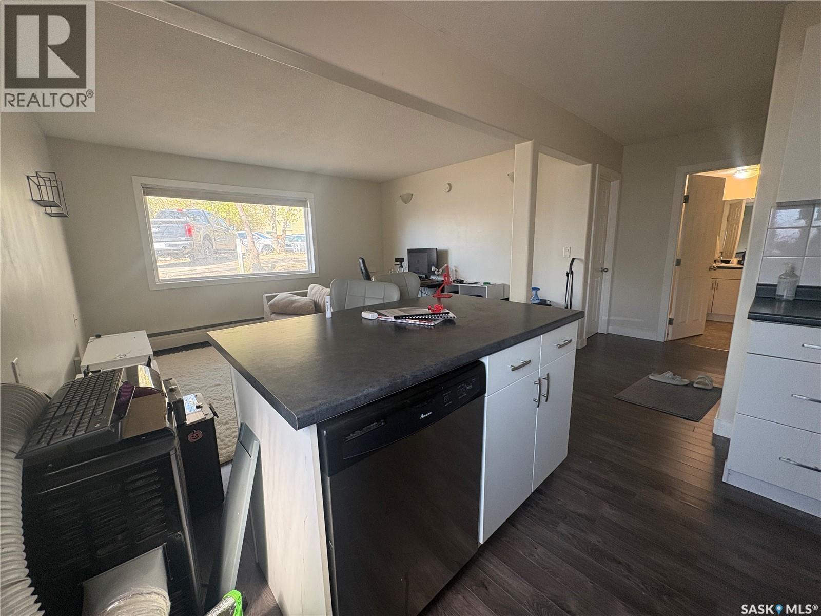 3 2060 Lorne Street, Regina, SK - Indoor Photo Showing Kitchen