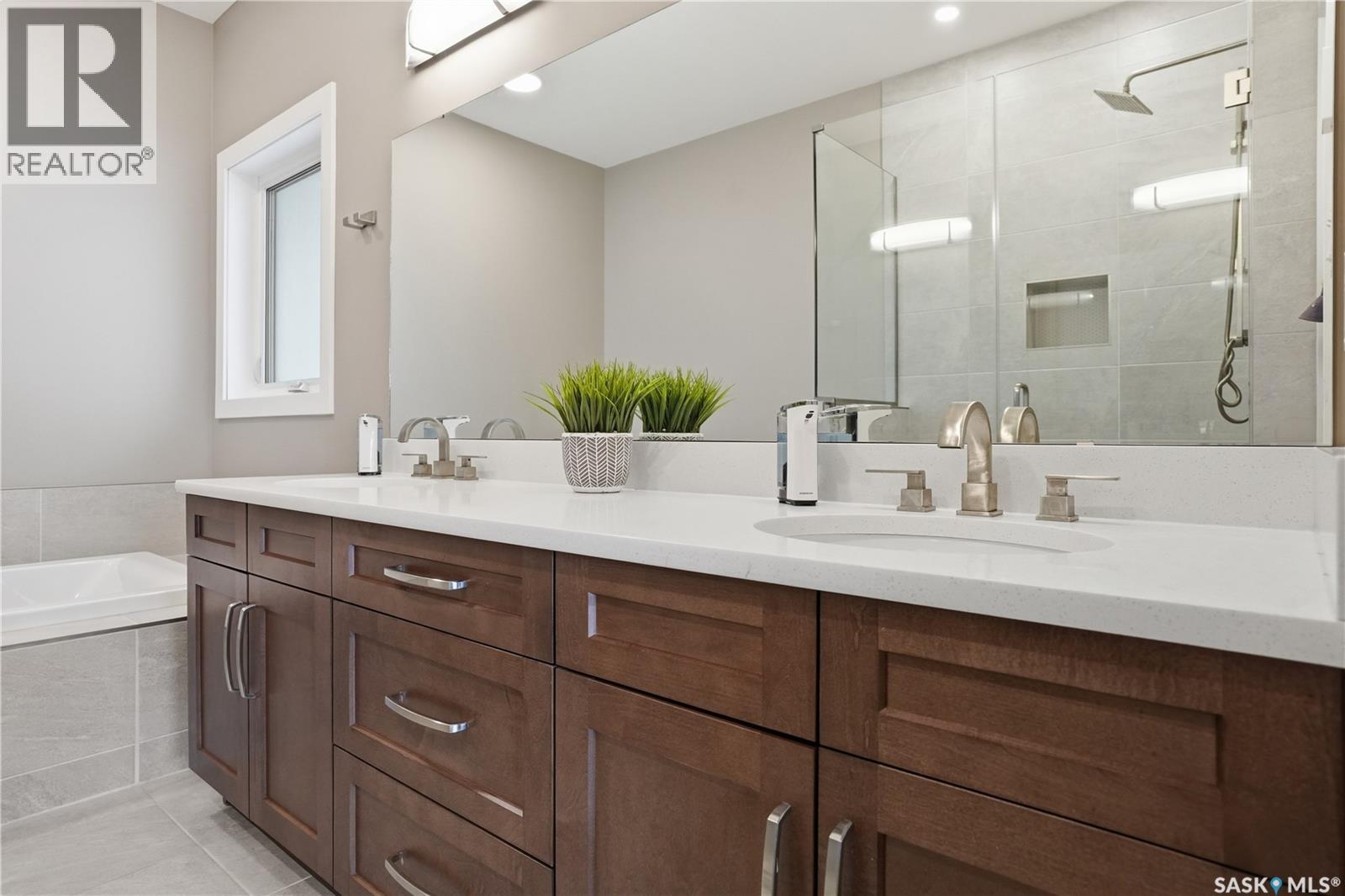 4264 Elderberry Crescent E, Regina, SK - Indoor Photo Showing Bathroom