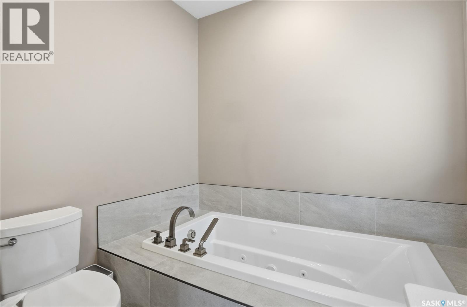 4264 Elderberry Crescent E, Regina, SK - Indoor Photo Showing Bathroom