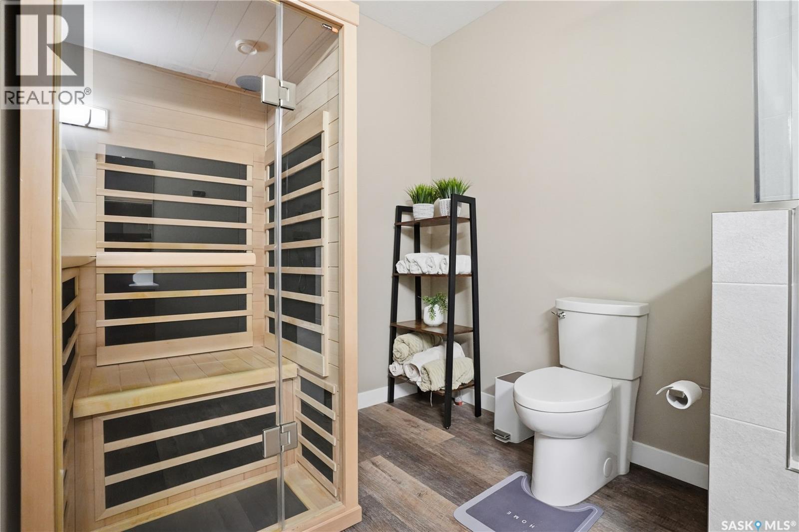 4264 Elderberry Crescent E, Regina, SK - Indoor Photo Showing Bathroom