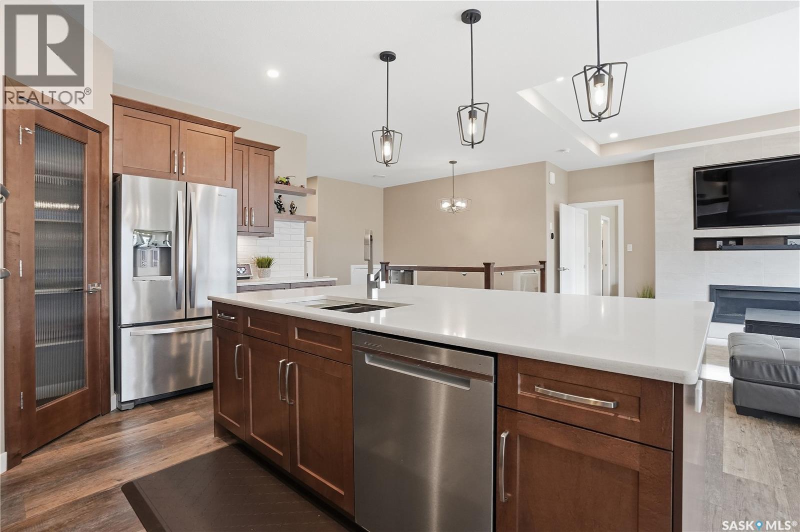 4264 Elderberry Crescent E, Regina, SK - Indoor Photo Showing Kitchen With Upgraded Kitchen