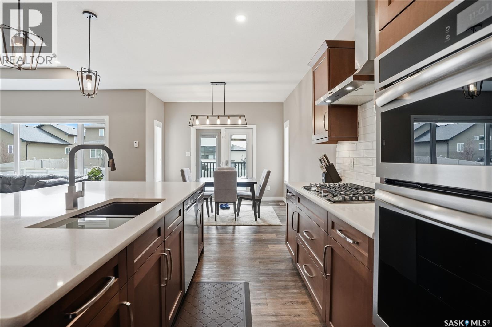 4264 Elderberry Crescent E, Regina, SK - Indoor Photo Showing Kitchen With Double Sink With Upgraded Kitchen