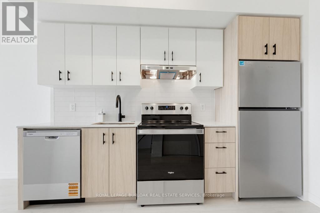 D904 - 4878 Powers Common, Burlington, ON - Indoor Photo Showing Kitchen