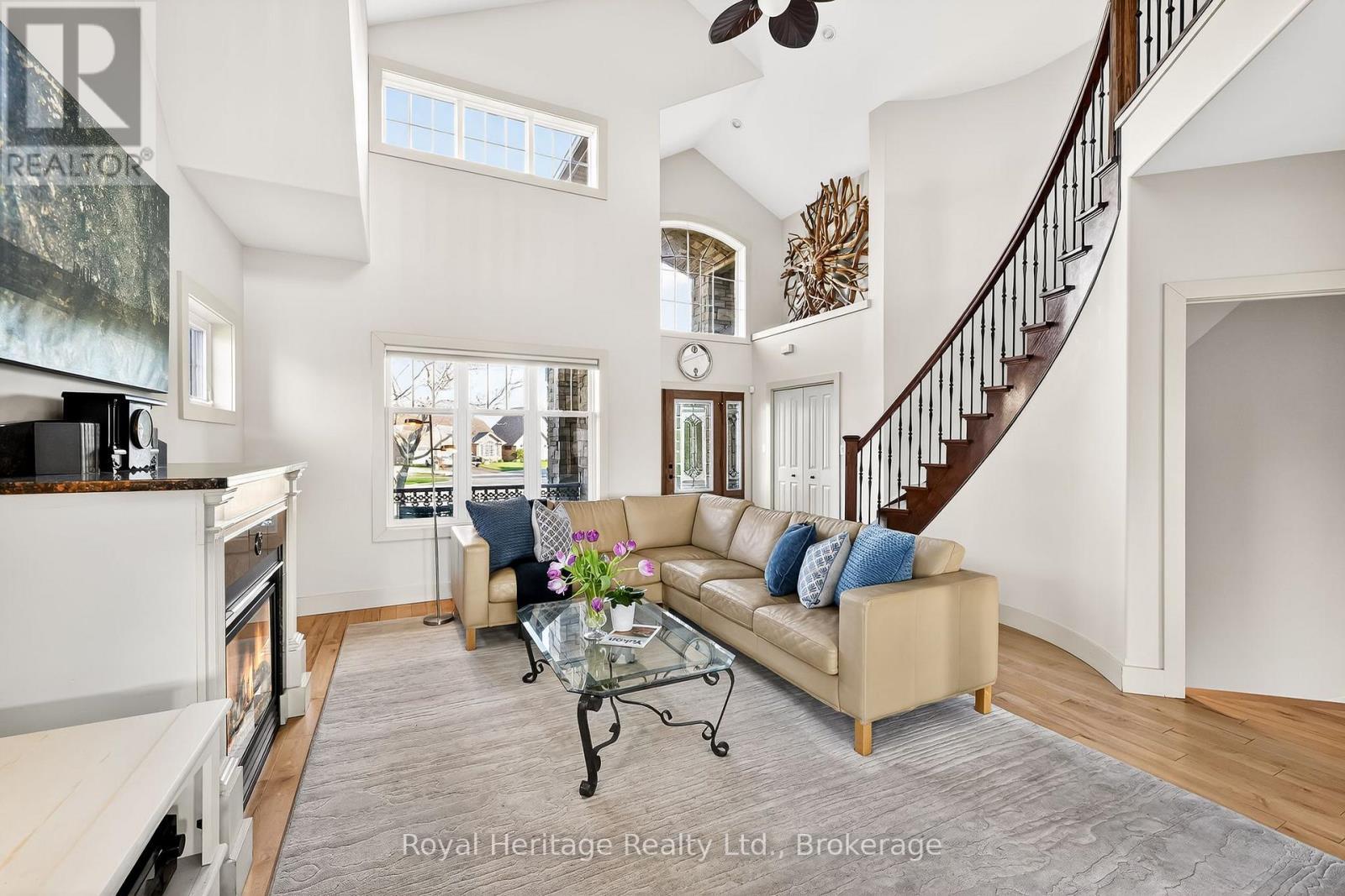 32 Edgewater Drive, Brighton, ON - Indoor Photo Showing Living Room