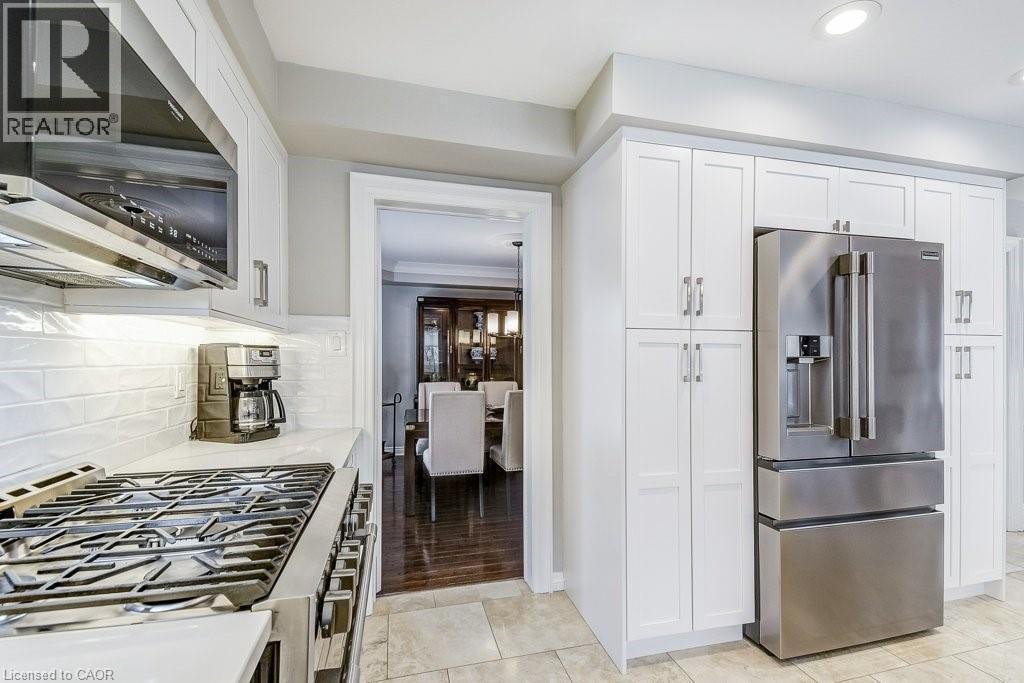 2080 Mckerlie Crescent, Burlington, ON - Indoor Photo Showing Kitchen