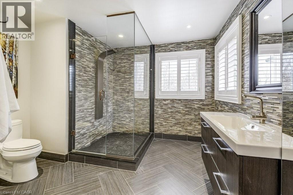 2080 Mckerlie Crescent, Burlington, ON - Indoor Photo Showing Bathroom
