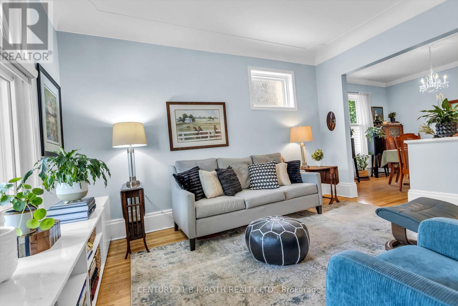 32 Samuel Street, Kitchener, ON - Indoor Photo Showing Living Room