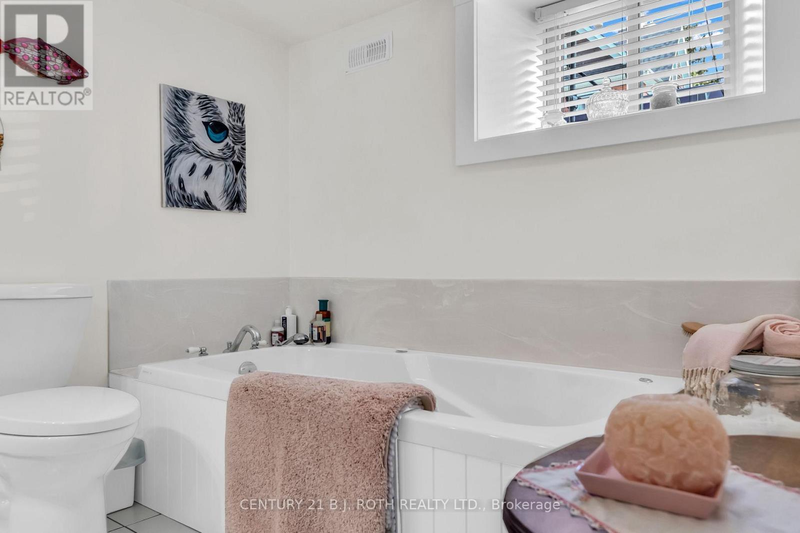 32 Samuel Street, Kitchener, ON - Indoor Photo Showing Bathroom