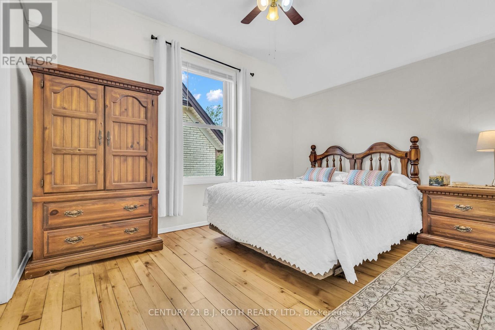 32 Samuel Street, Kitchener, ON - Indoor Photo Showing Bedroom