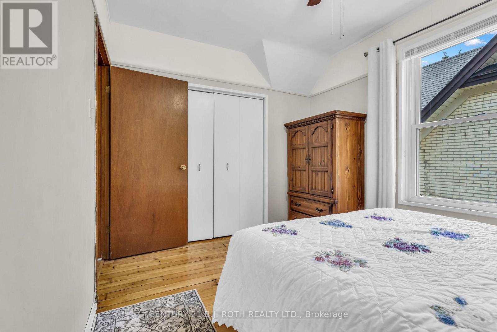 32 Samuel Street, Kitchener, ON - Indoor Photo Showing Bedroom