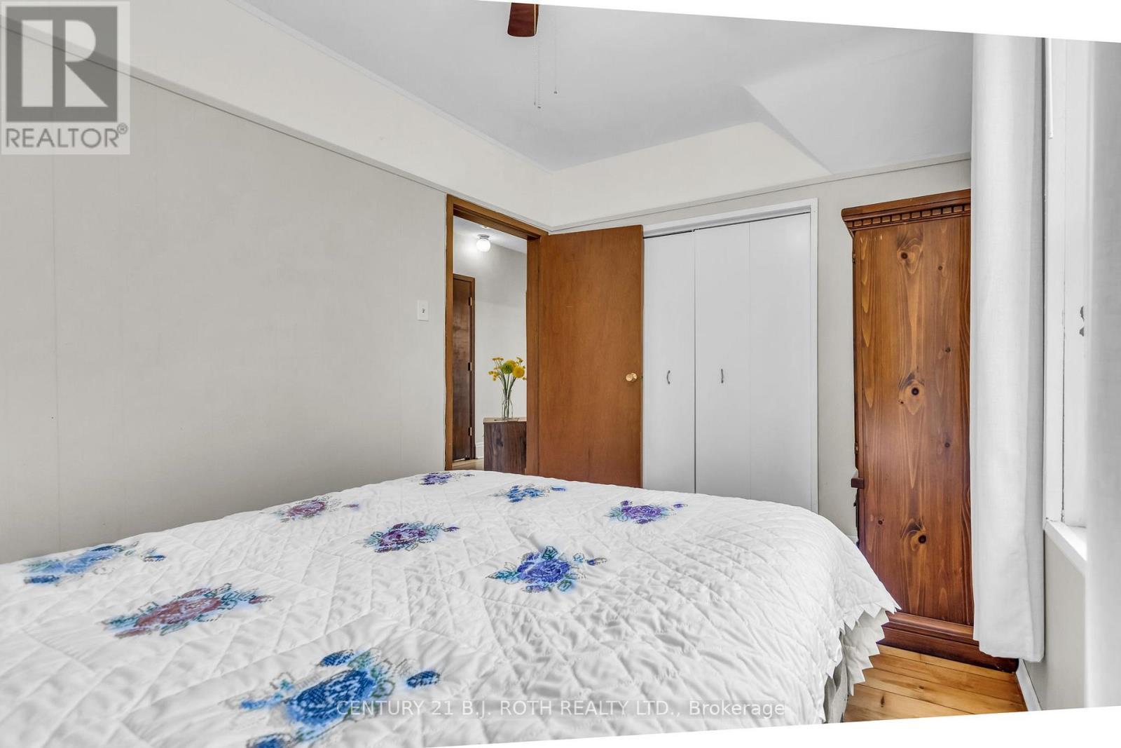 32 Samuel Street, Kitchener, ON - Indoor Photo Showing Bedroom