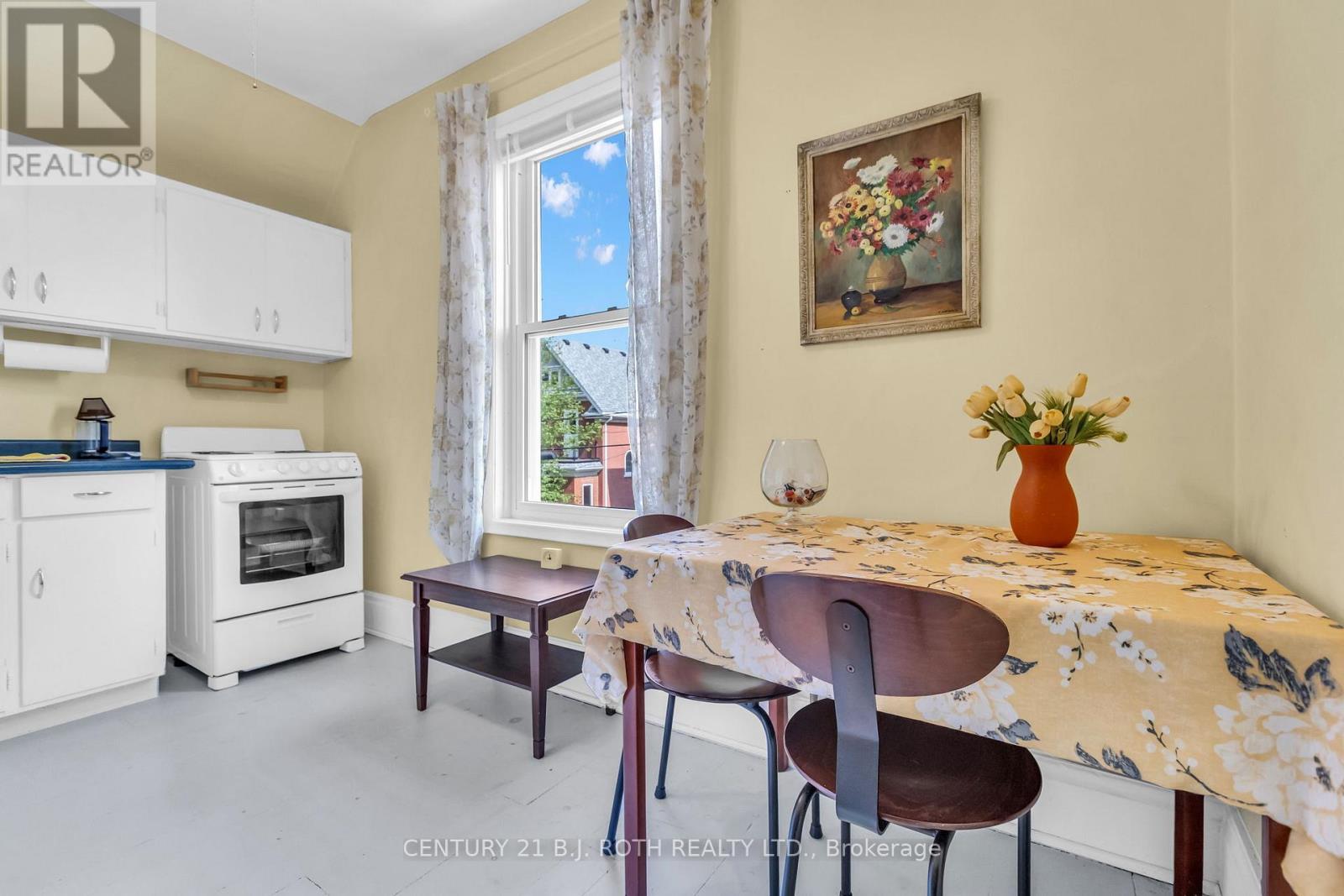 32 Samuel Street, Kitchener, ON - Indoor